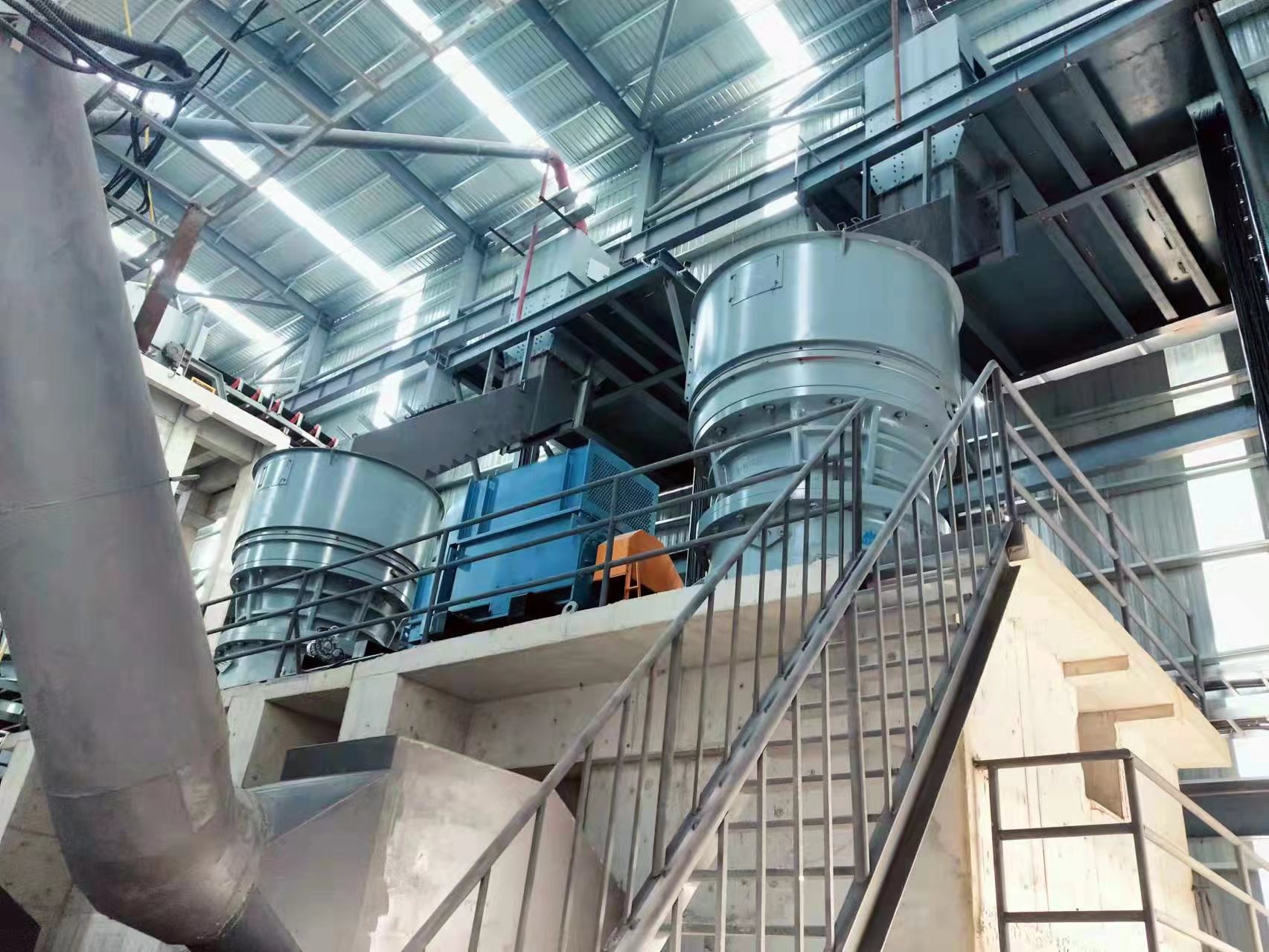 What are the advantages and disadvantages of hydraulic cone crushers