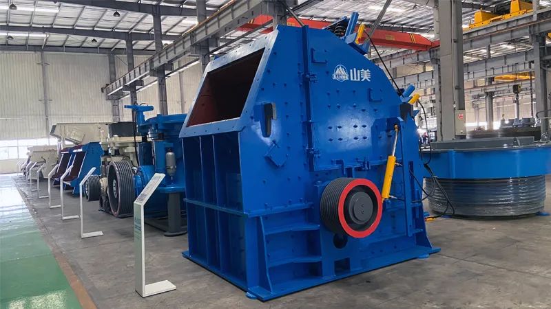 What are the main parts of the impact crusher? What role do they play in the crushing process?
