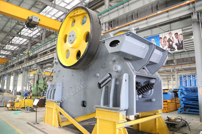 Mining Crushing Machine Smoothly Running  Low Failure Rate For Fine Crushing 0