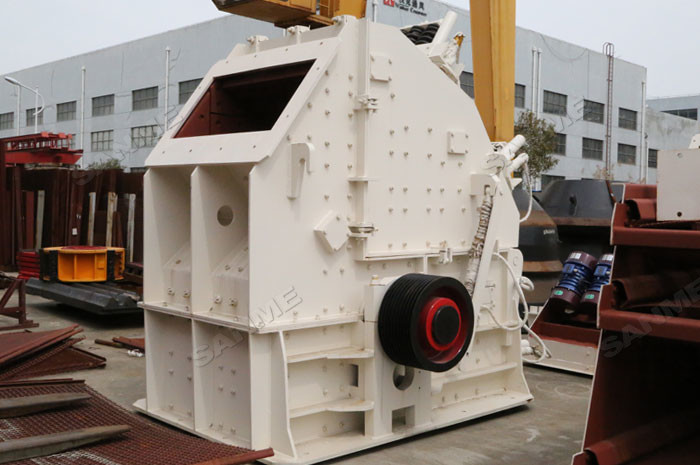 Energy Saving Mining Crushing Machine , Mining Rock Crusher Robust Structure