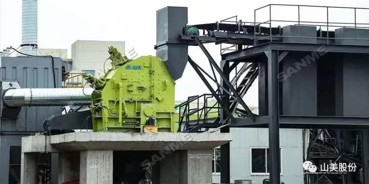 What is an impact crusher?