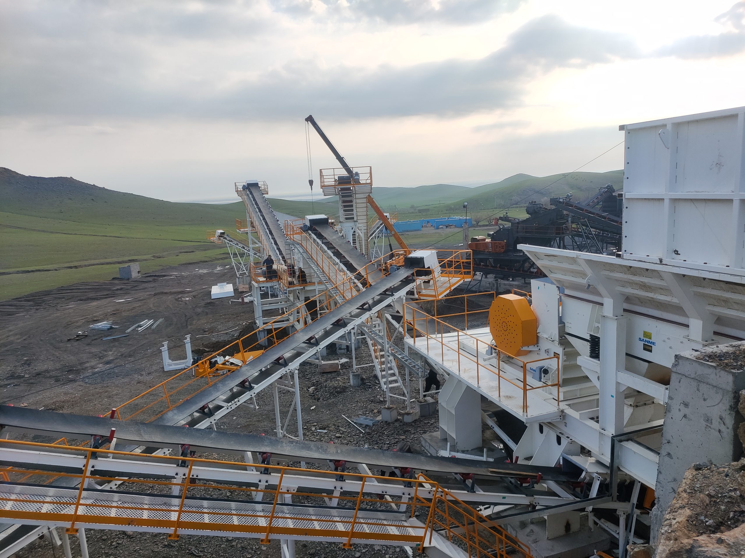 What scenarios are suitable for granite aggregate crushing production lines?
