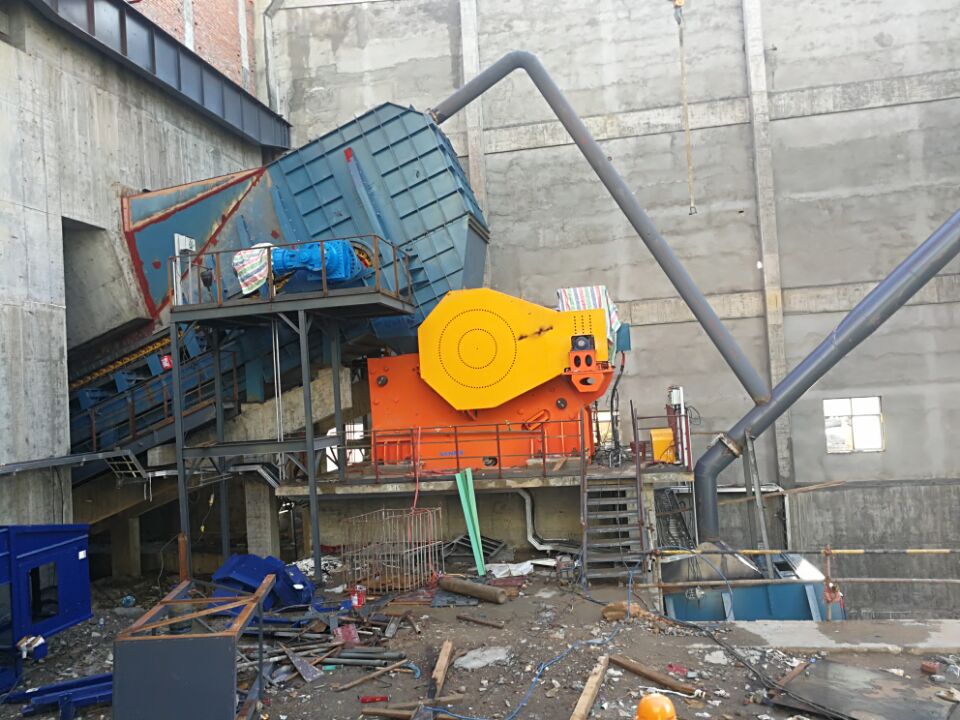 Which type of crusher is more suitable for primary crushing